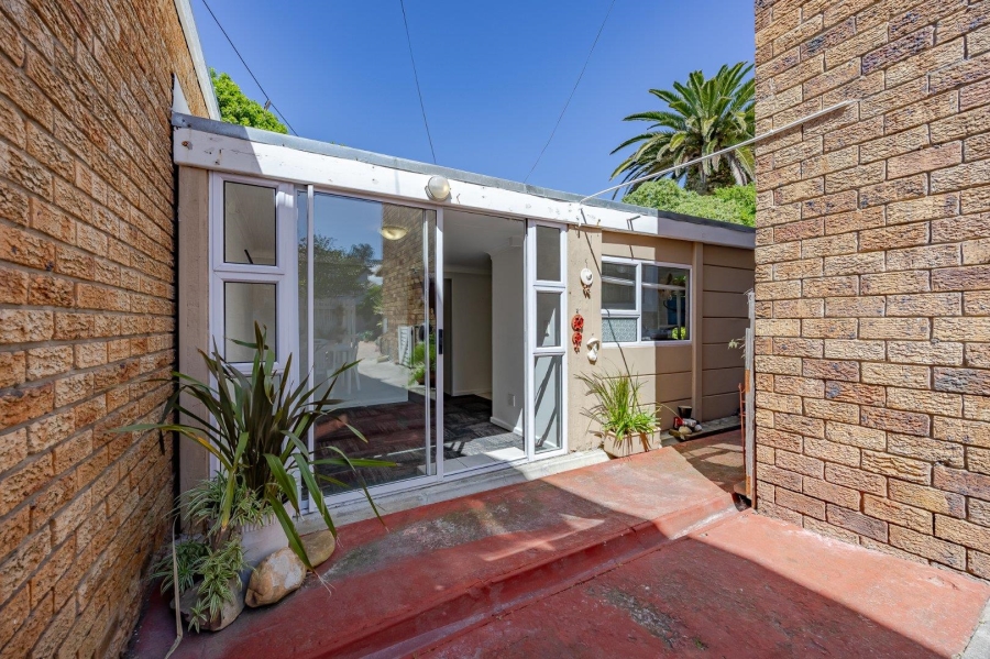 4 Bedroom Property for Sale in Kirstenhof Western Cape